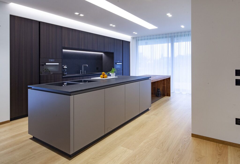 Cuisine sur mesure haut de gamme bois et pierre – Annecy – Moodus