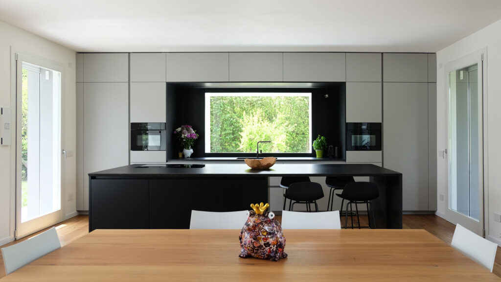 Cuisine sur mesure haut de gamme laquée mat – Lyon – Moodus