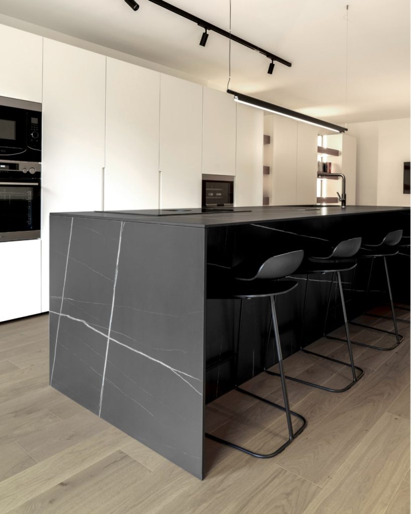 Îlot central de cuisine sur mesure haut de gamme à Ecully